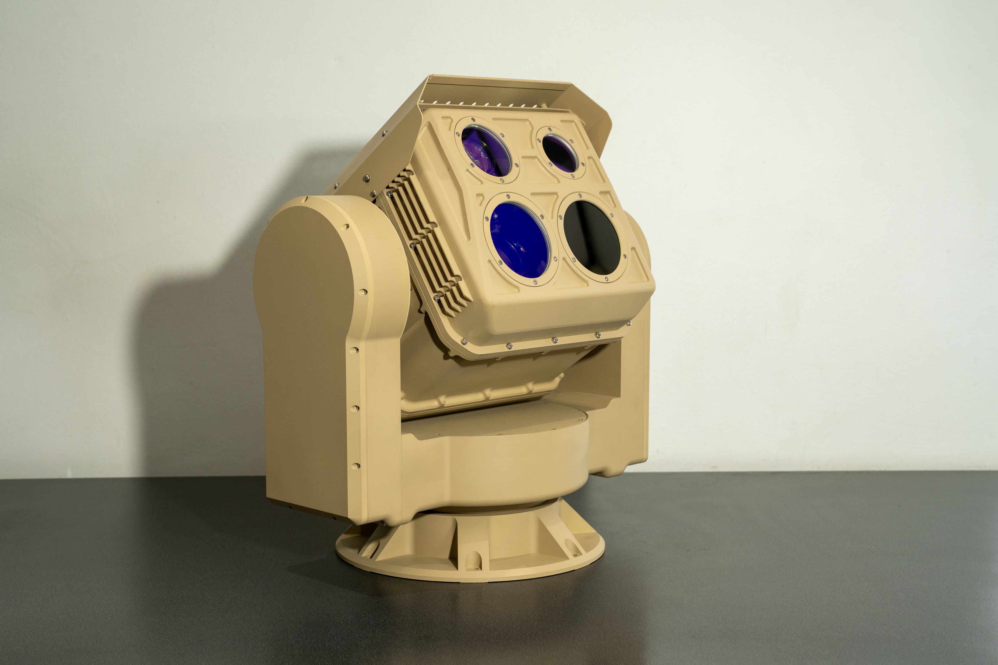 SEOS50 surveillance system, side profile on mount